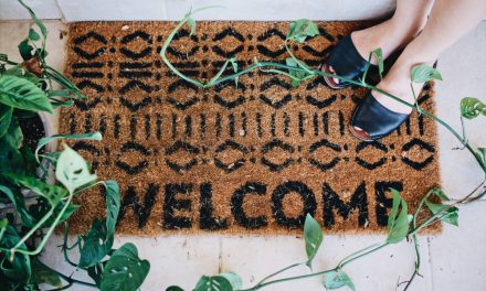 Pourquoi le tapis d’entrée devient un élément clé de décoration ?